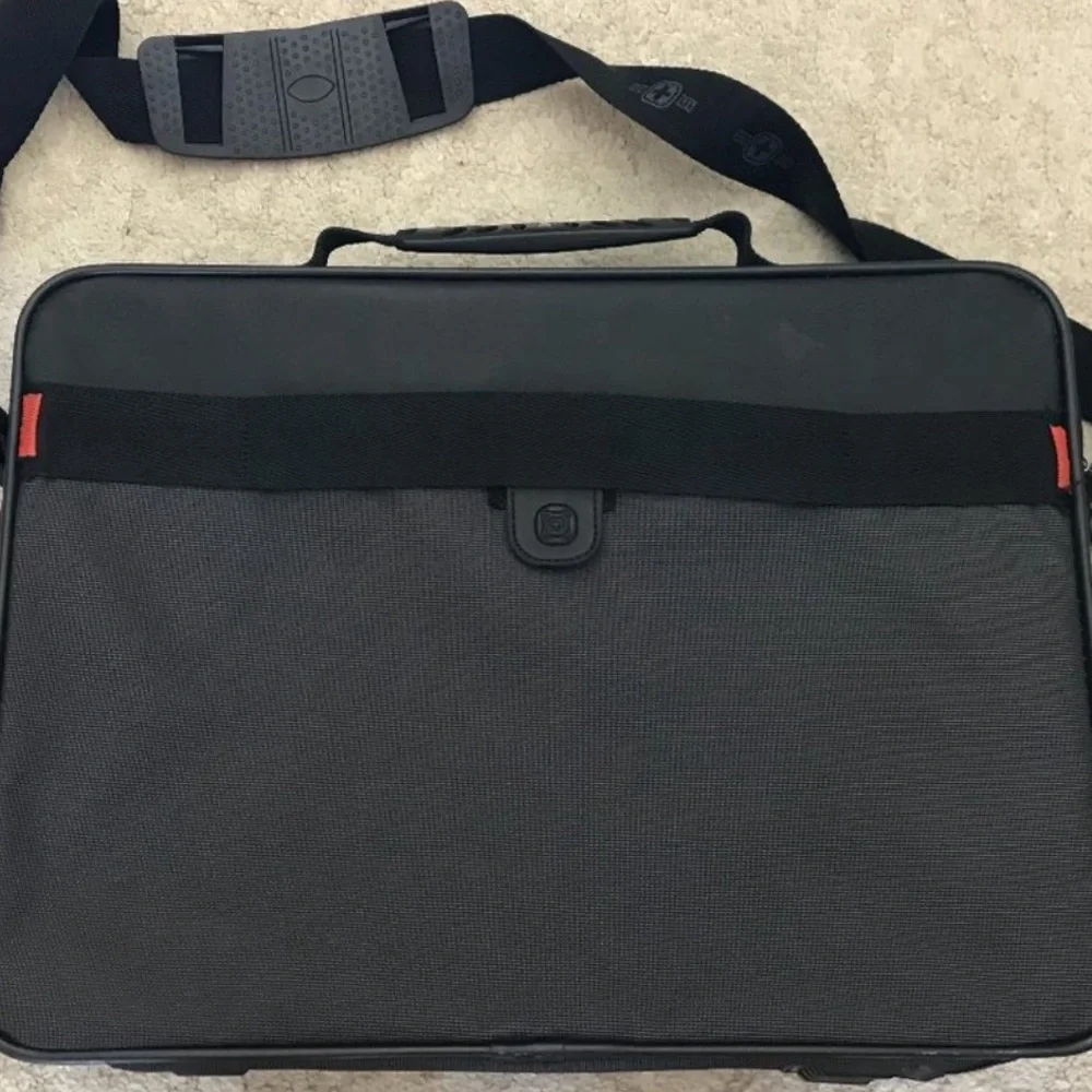 Swiss Gear Black Shoulder Strap LAPTOP Bag/Case 16